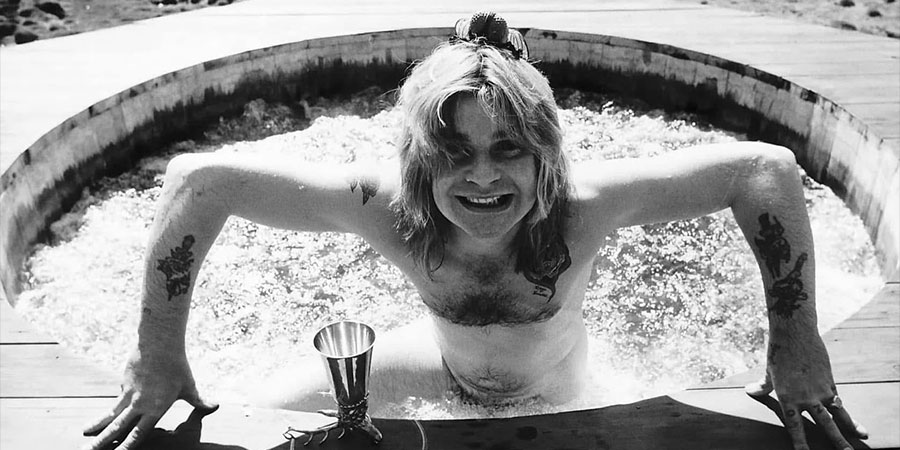 Ozzy Osbourne em casa, 28 de Abril de 1982. Crédito Fotografia: Instagram @ozzyosbourne