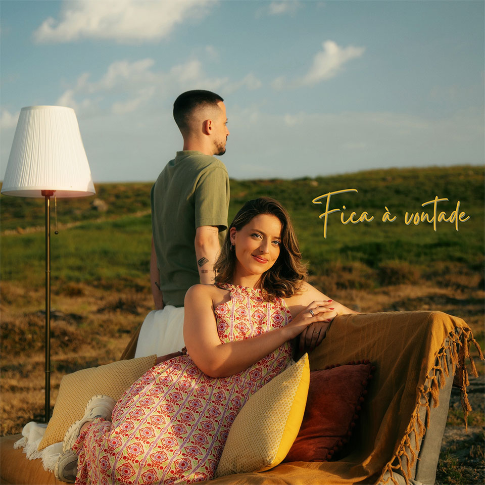 Flaviana Borges, capa do single "Fica à Vontade"