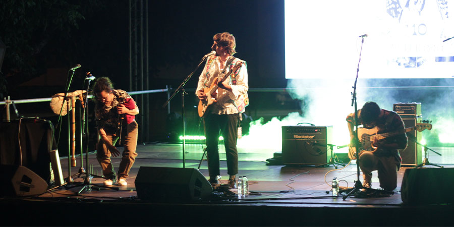 Imagem - Festival Mosaico: Resumo do Primeiro Dia 17 O Marta ao vivo no Festival Mosaico, Viseu. Crédito Fotografia: Musica.com.pt