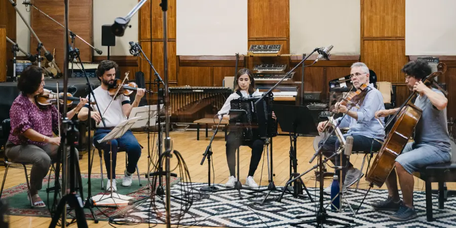 Imagem - Inês Vaz, a acordeonista que reinventa a música romântica erudita de Dvořák no seu novo álbum "Espelho" 2 Inês Vaz e os Solistas da Camerata Atlântica