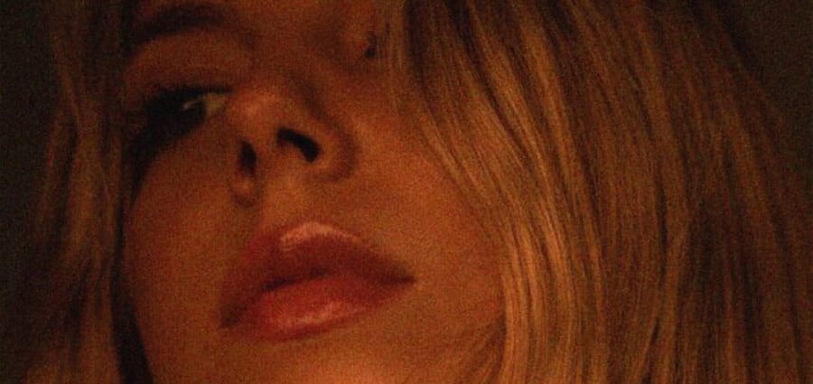 Foto Jazzy Moon capa Caught in The Middle