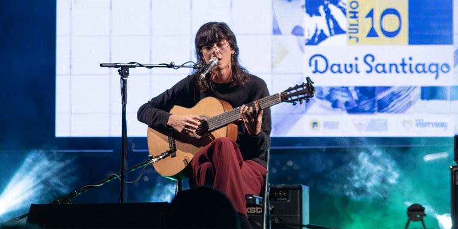 Davi Santiago ao vivo no Festival Mosaico, Viseu. Crédito Fotografia: Musica.com.pt