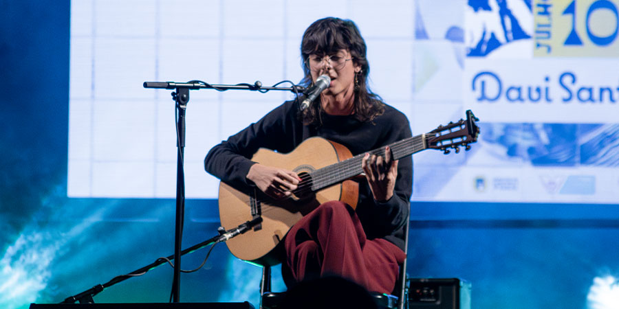 Davi Santiago ao vivo no Festival Mosaico, Viseu. Crédito Fotografia: Musica.com.pt