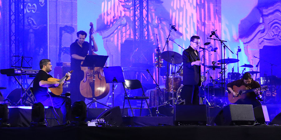 Ricardo Ribeiro ao vivo no Festival Mosaico em Viseu. Crédito Fotografia Musica.com.pt