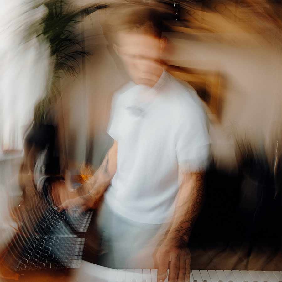 Nohr, capa do single "Let Me Know"