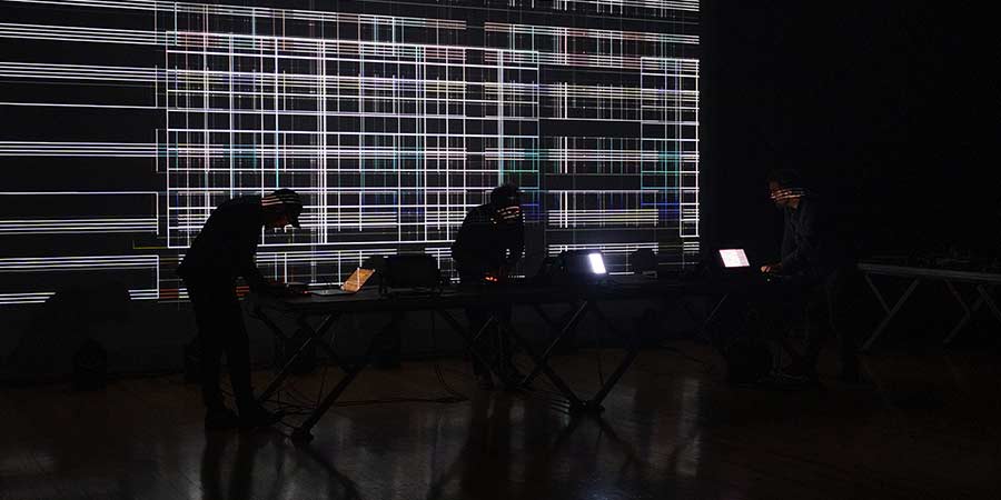 Imagem - Space Festival regressa de 7 a 16 de novembro 5 C+ e Visiophone, performance audiovisual 30xN. Crédito Fotografia: Teatro Aveirense