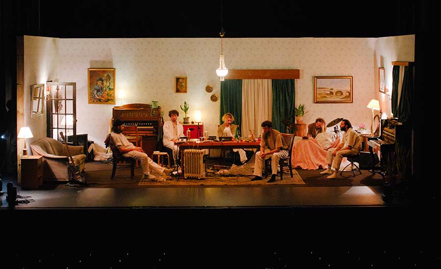 "A Residência", espetáculo de First Breath After Coma e Salvador Sobral chega ao Teatro Maria Matos nos dias 13 e 14 de Janeiro de 2026.