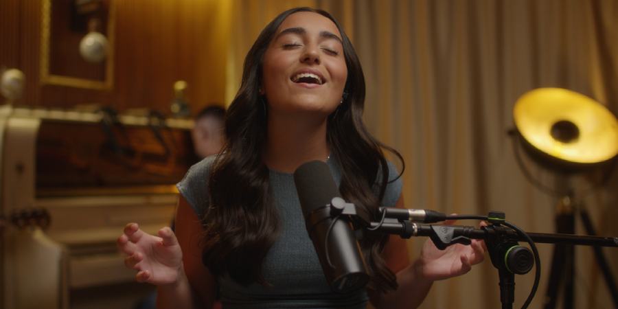 Julia Machado re-interpreta "Where I Belong"