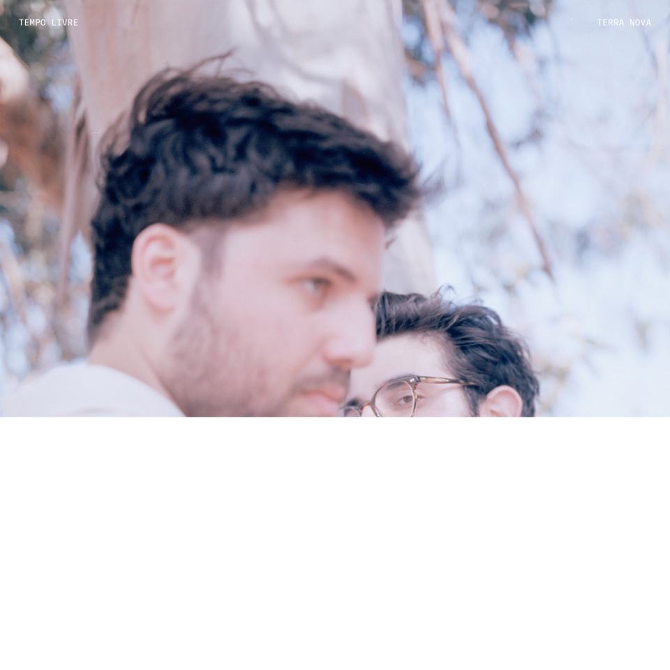 Tempo Livre, capa do álbum "Terra Nova". Fotografia de Elisa Azevedo, design da capa de AALTAR SYSTEM