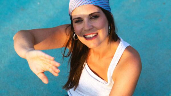 Elvira, "Segue a tua Vida"