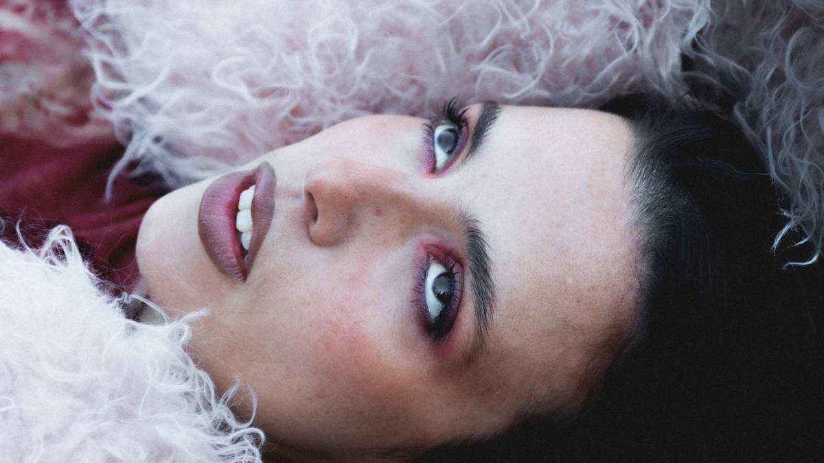 Ella Nor e Mogno, Japão