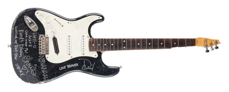 Guitarra destruída da era "Nevermind" de Kurt Cobain é vendida por $595,900