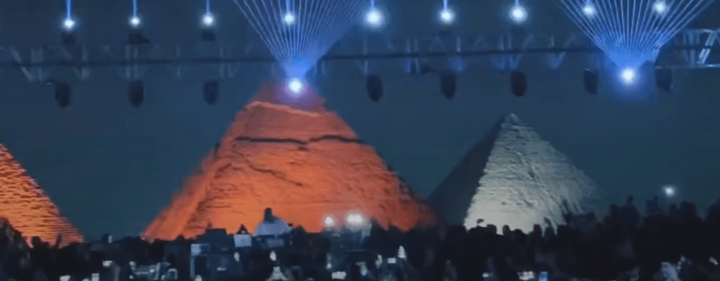 Carl Cox toca nas Pirâmides de Gizé