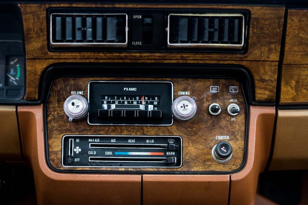 Nos EUA, fabricantes de automóveis vão remover rádio AM/FM de novos modelos