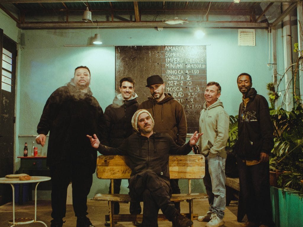 Freddy Locks lança o novo single "Bring Up the Feeling", parte do álbum Infinite Roots, que celebra seus 20 anos de carreira.