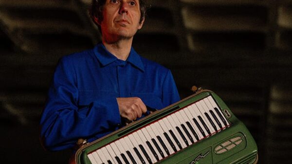 Mirror People Million Questions