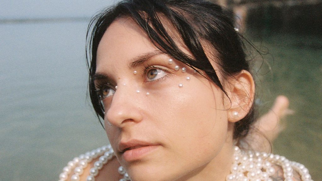 RIYTA estreia-se com "(a)mar": uma canção-poema que abre caminho ao EP "(Flor)SER"