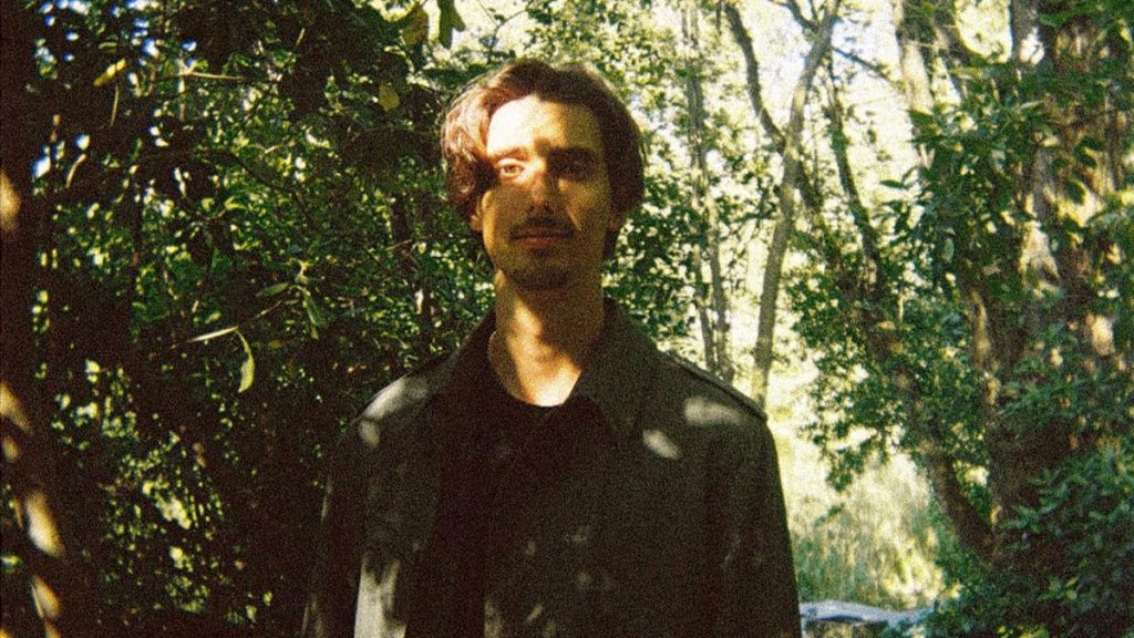 Henrique Tomé troca o baixo pela voz no íntimo “Rope” e prepara álbum de estreia "Thin Ice"