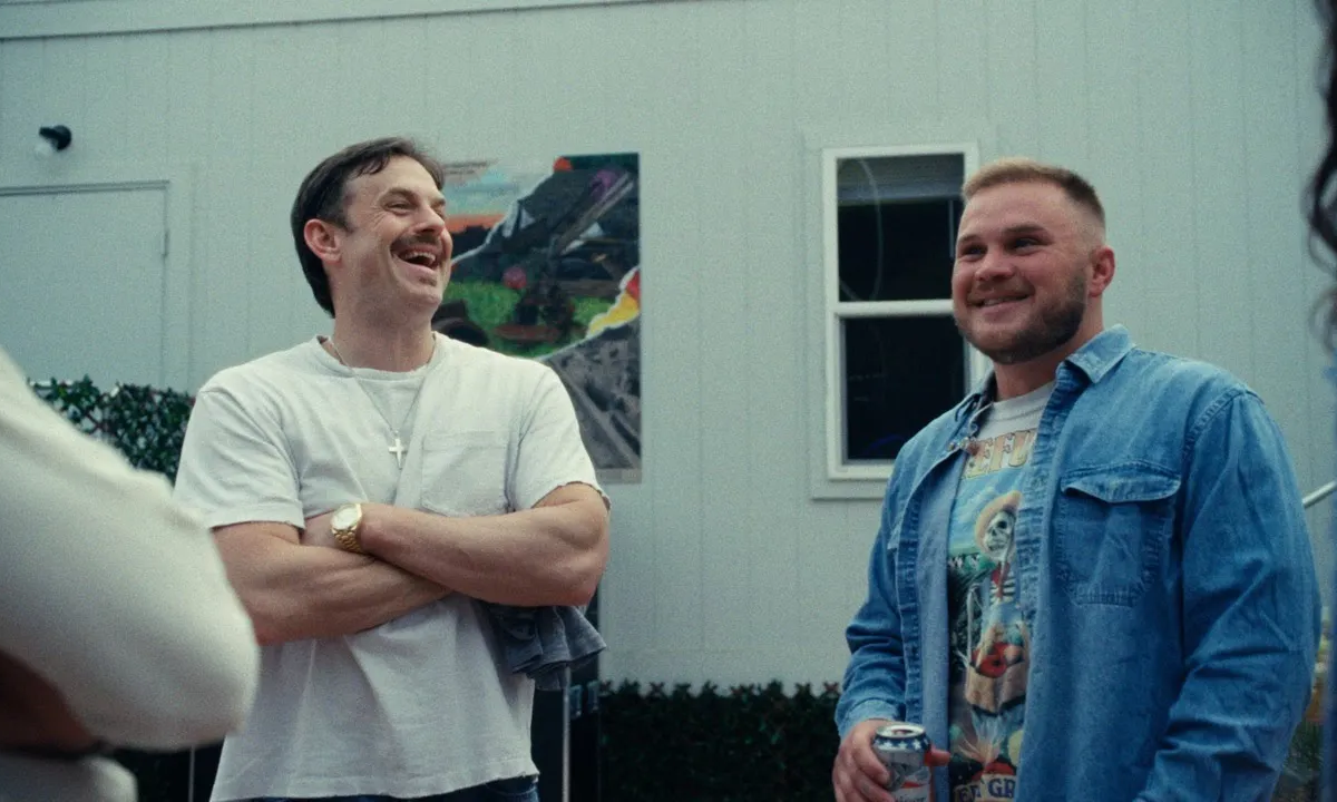 Kings of Leon e Zach Bryan lançam novo single "We're onto Something"