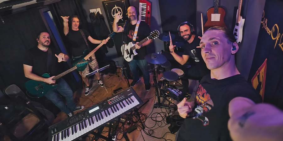 Imagem - Kakerlakk editam "The Sound of Grief" 2 Kakerlakk em estúdio. Créditos Fotografia: Kakerlakk