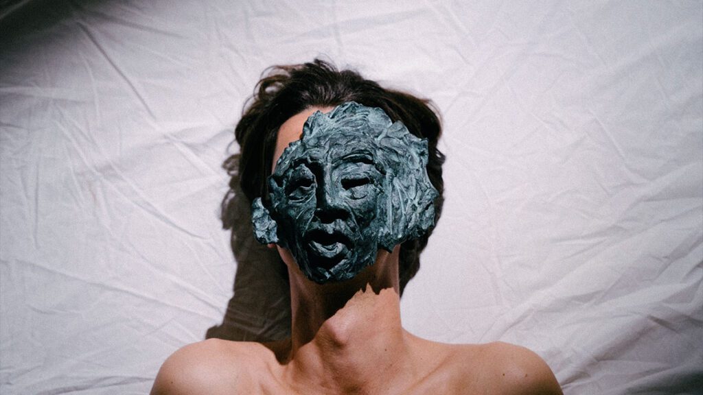 Henrique Tomé revela "Edge", segundo single do álbum de estreia "Thin Ice"